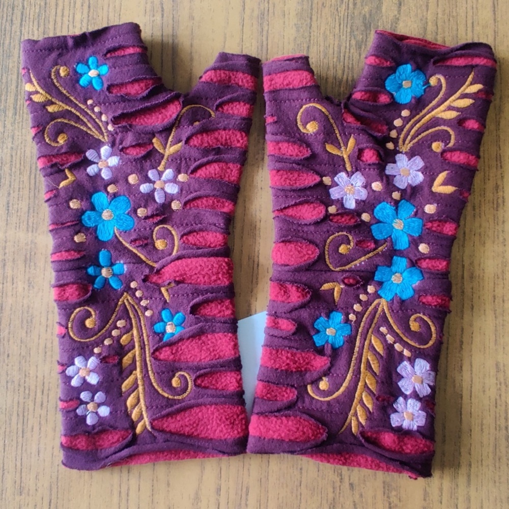 #NP9 Nepal gloves texting fingerless mittens NEW NWT